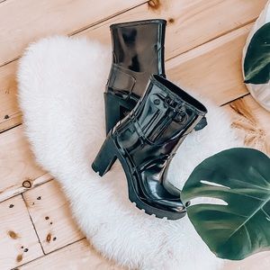 Hunter Boots| Black high heel hunter rain boots.